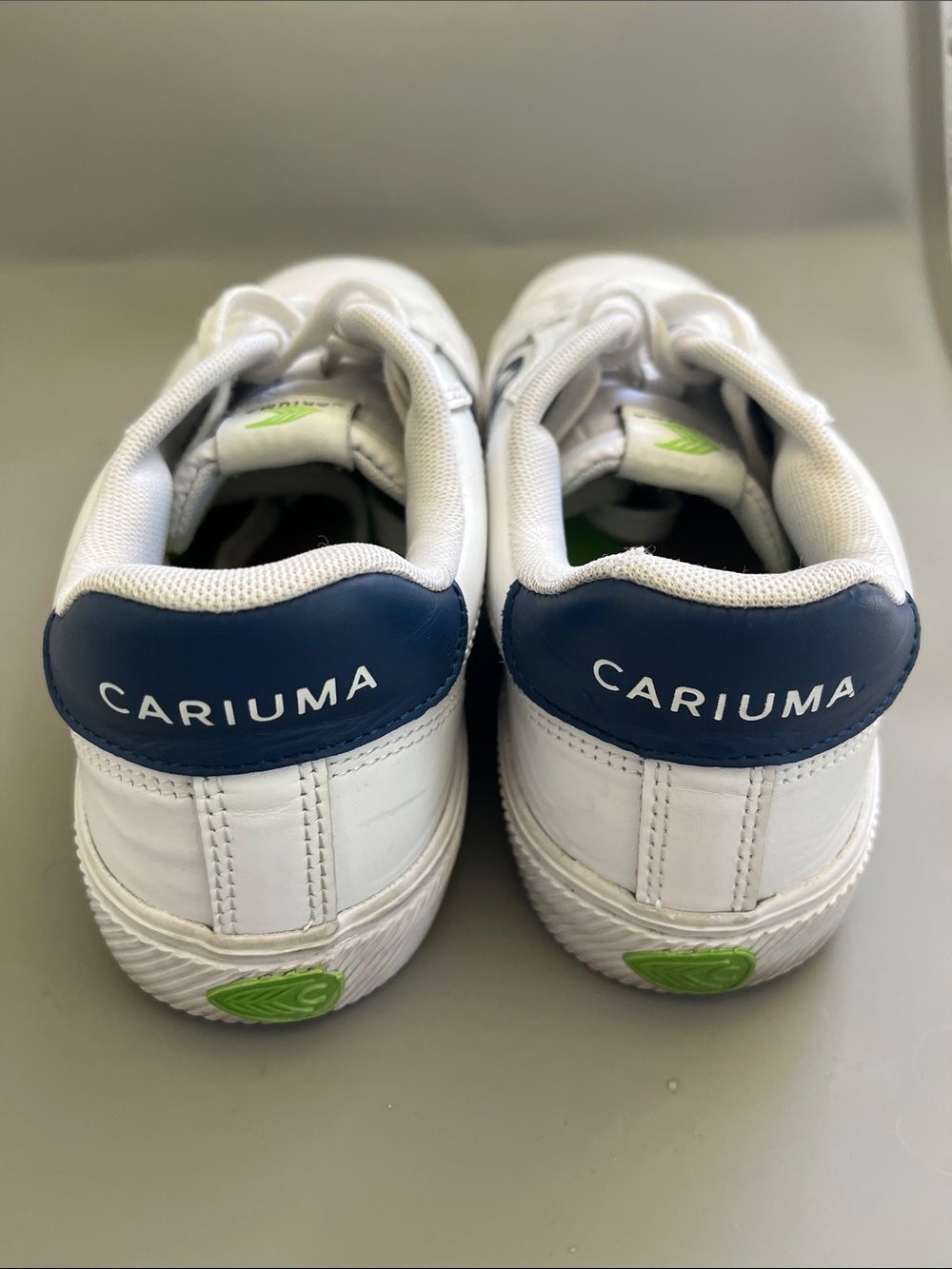 Women’s 8.5/Men’s 7 Cariuma Salvas White Sneakers with Navy Details - Picture 3 of 7